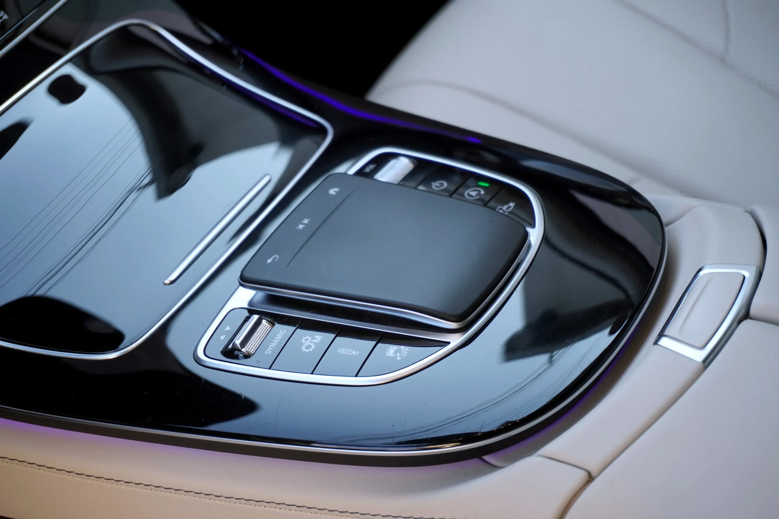 メルセデスAMG CLS53 4マチック+