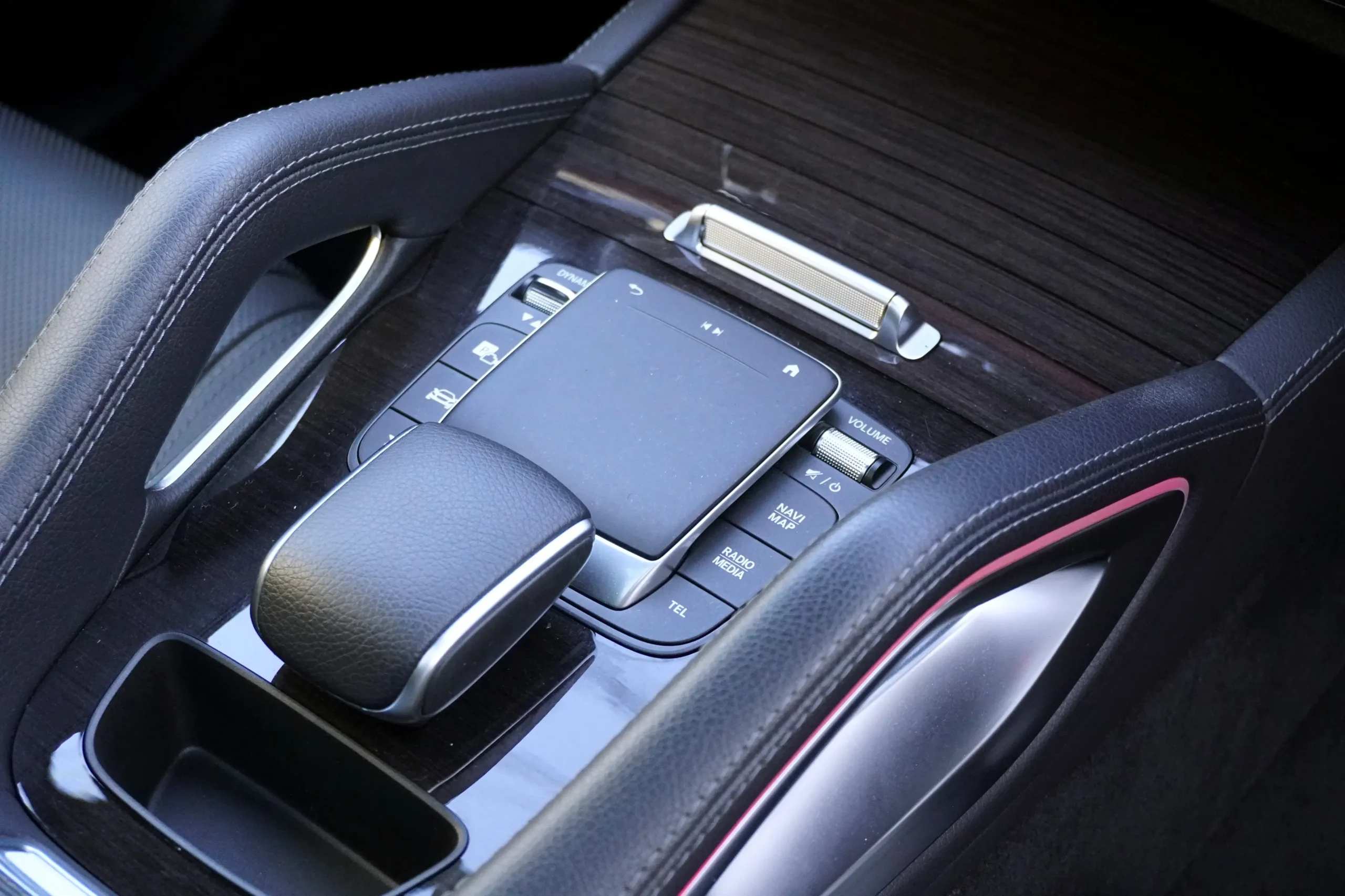 メルセデス・ベンツ GLE300d 4マチック AMGライン