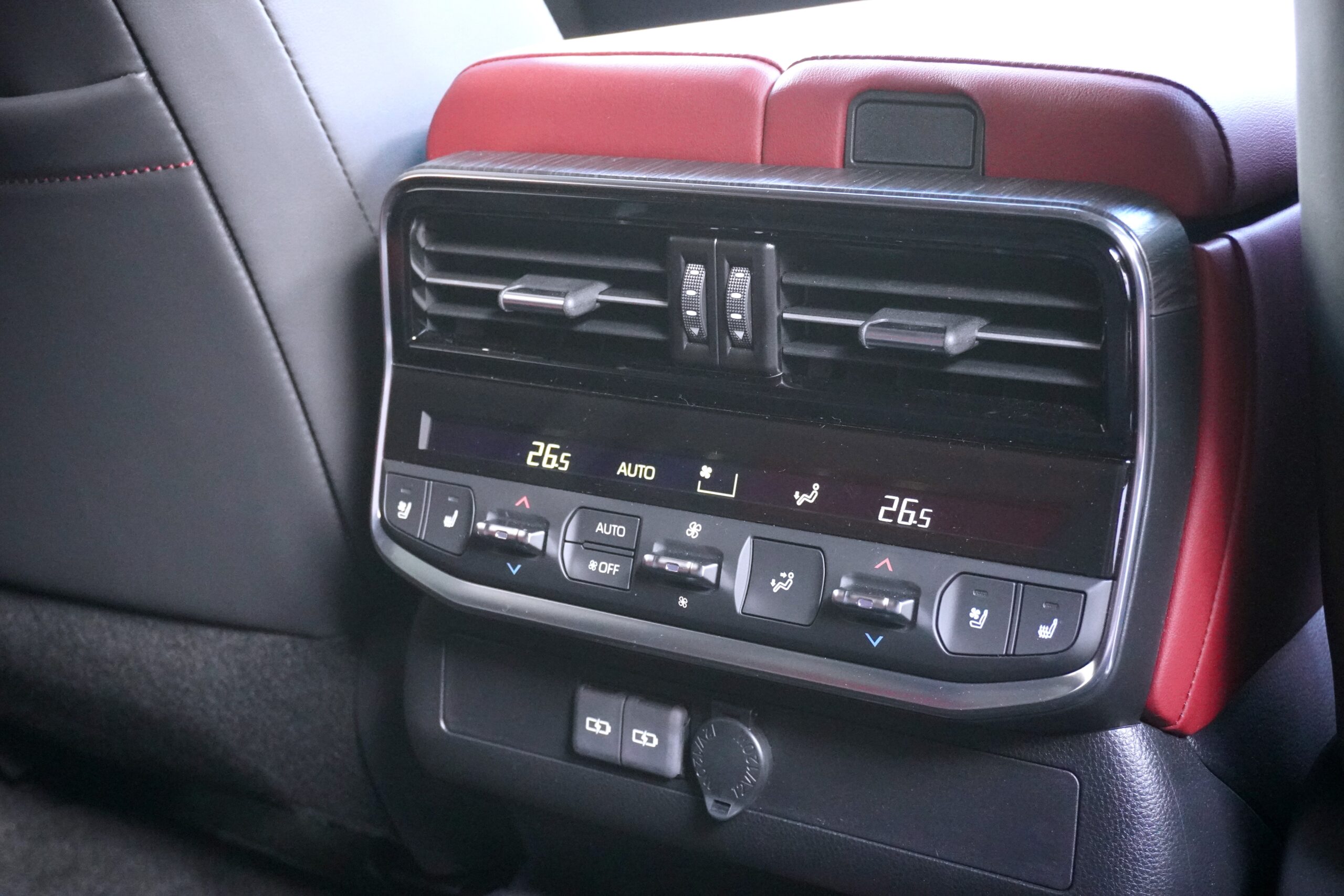 トヨタ ランドクルーザー300 GRスポーツ