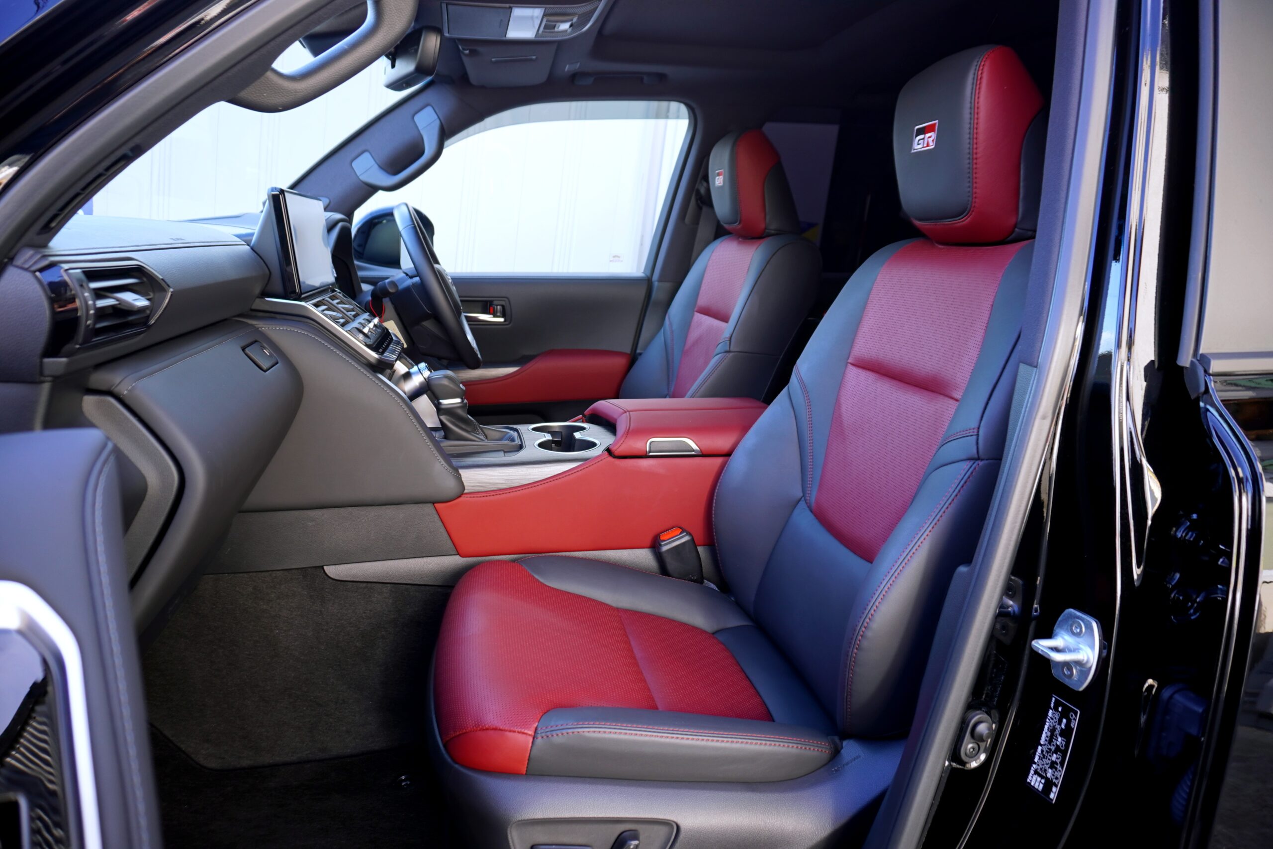 トヨタ ランドクルーザー300 GRスポーツ