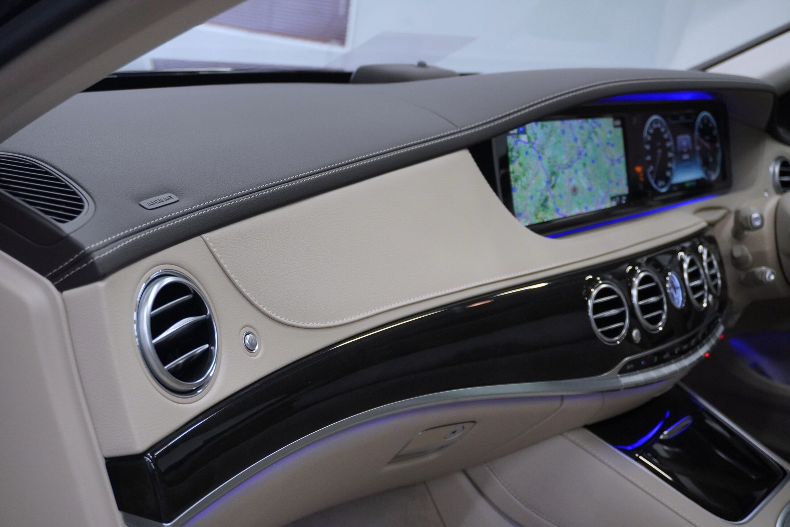 メルセデスベンツ S300hエクスクルーシブ