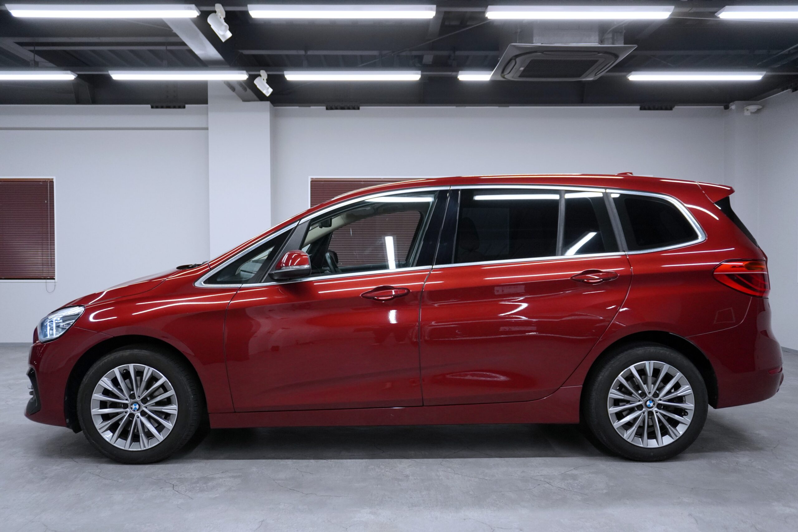 BMW 218d グランツアラー ラグジュアリー