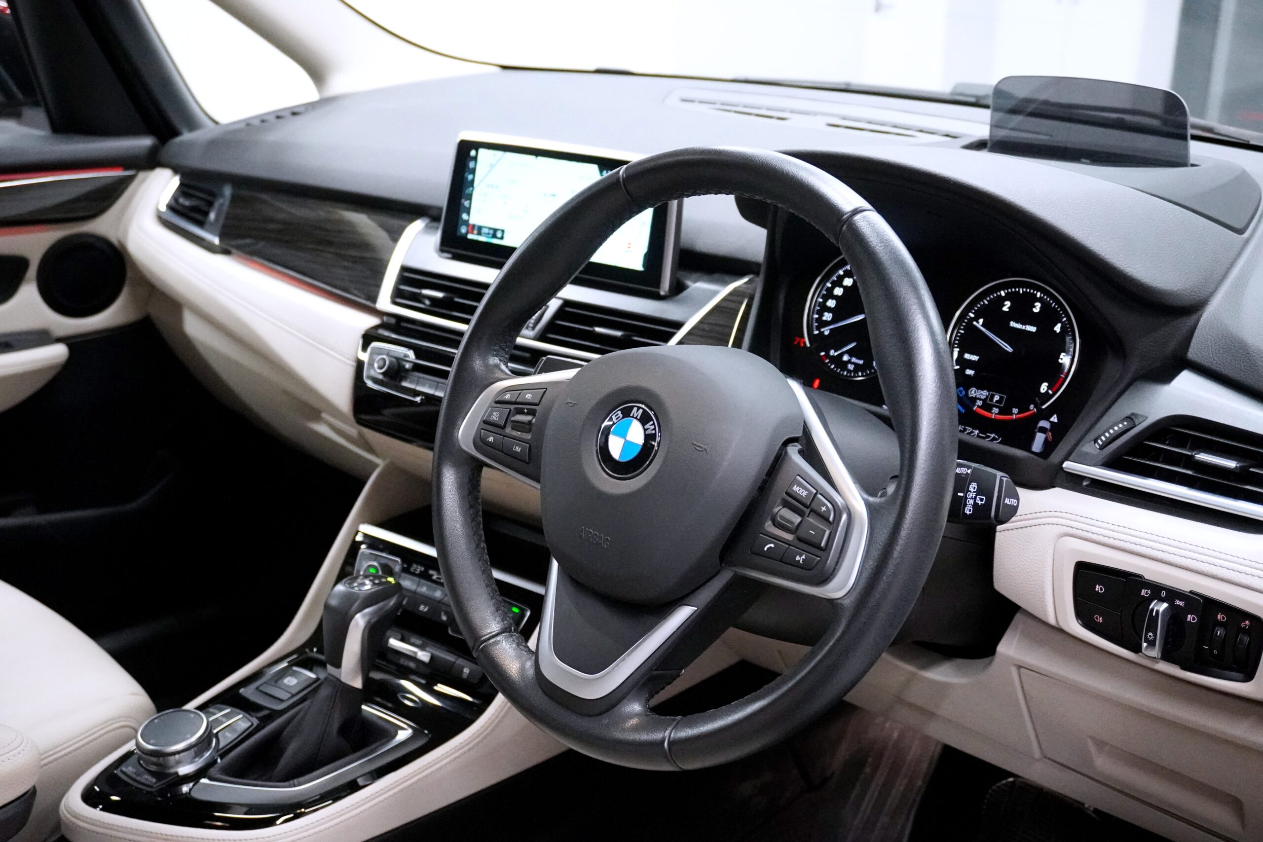 BMW 218d グランツアラー ラグジュアリー