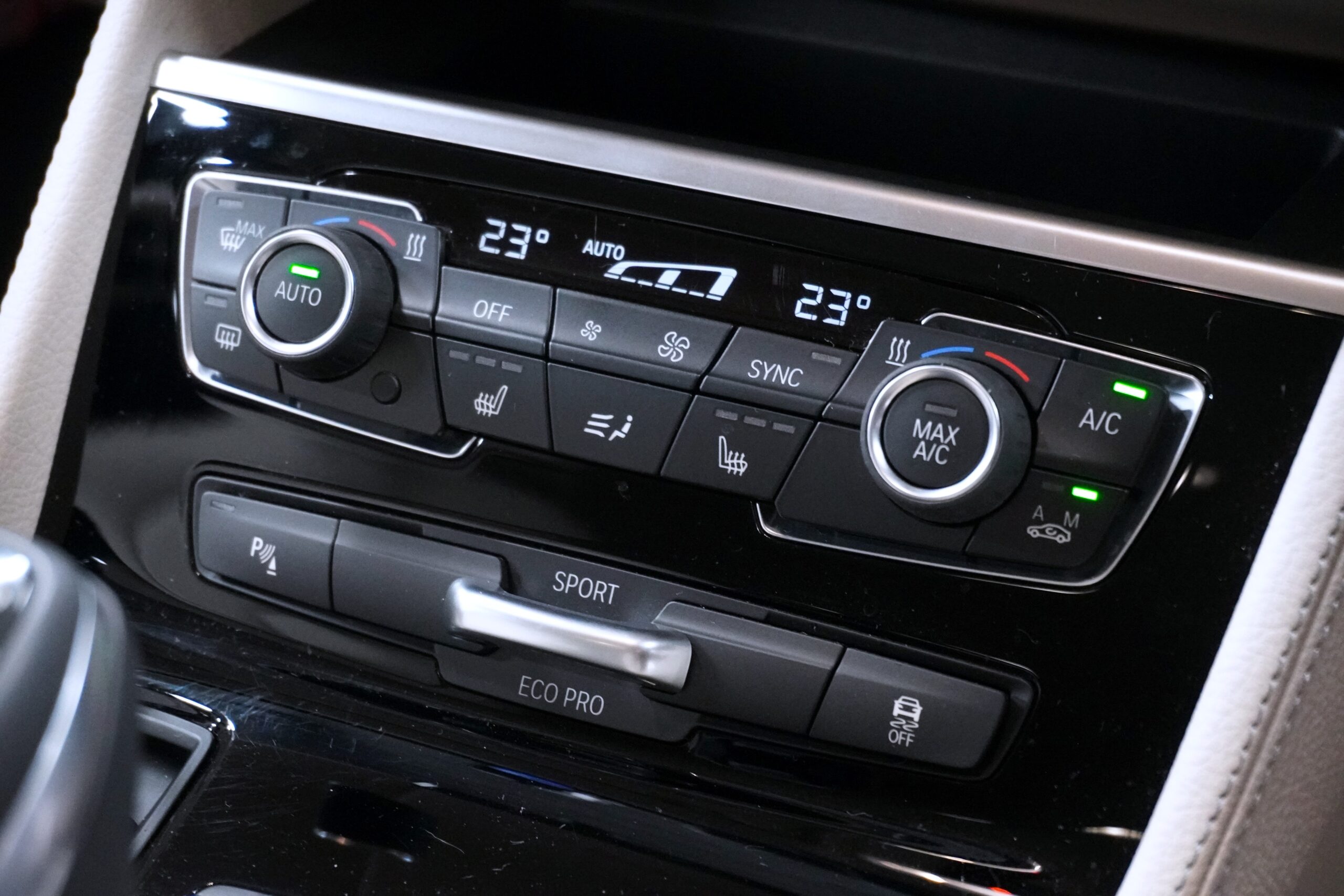 BMW 218d グランツアラー ラグジュアリー