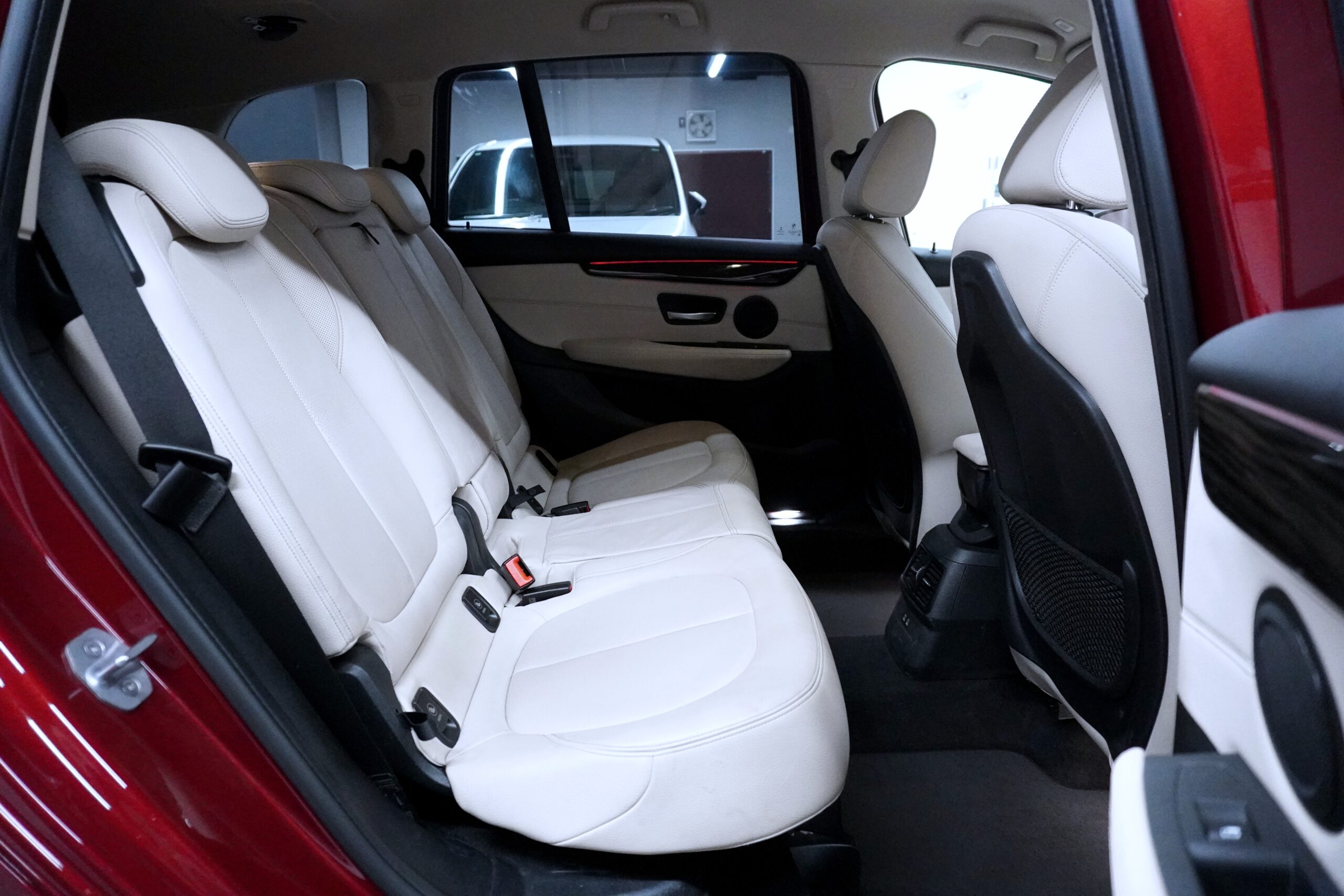 BMW 218d グランツアラー ラグジュアリー