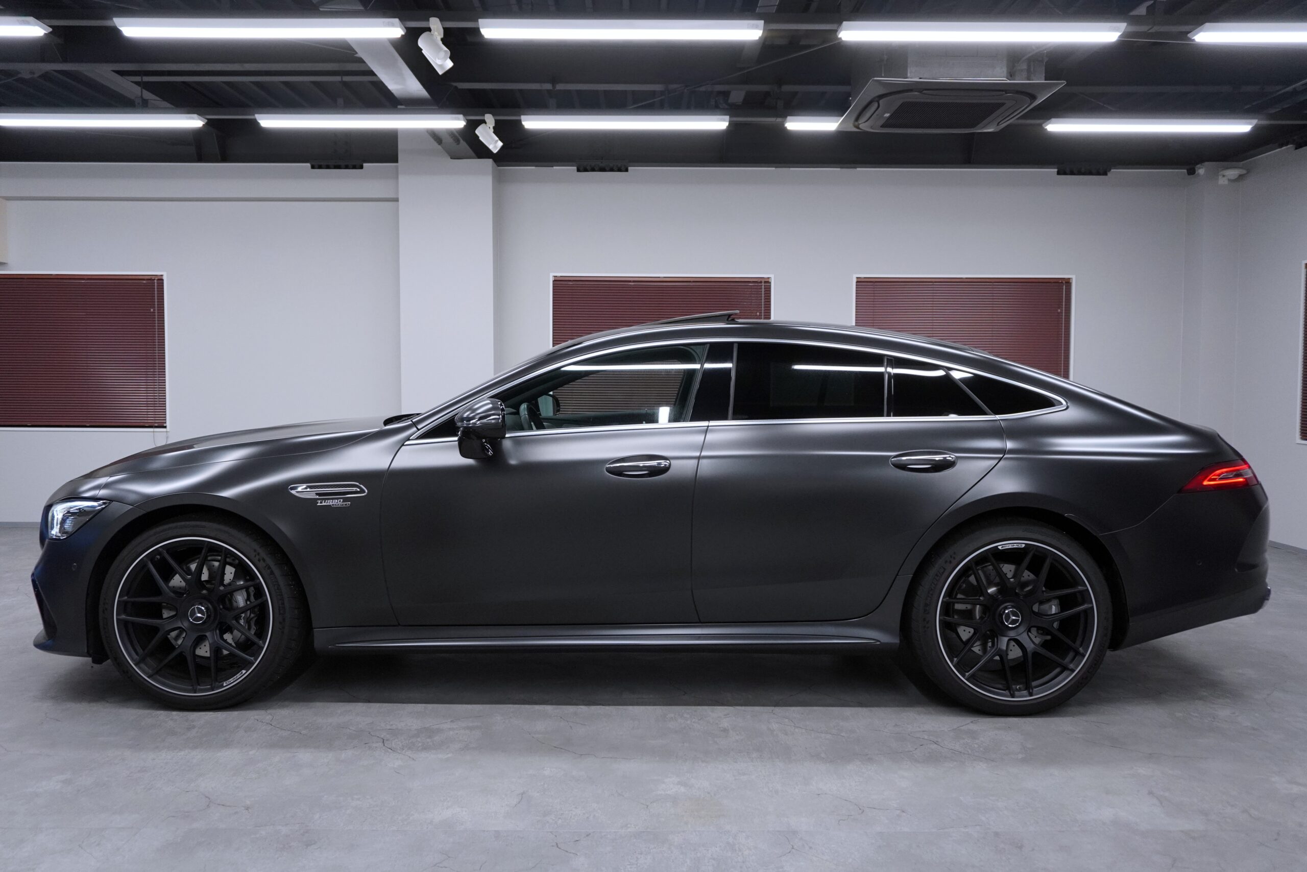 メルセデスAMG GT43 4マチック+