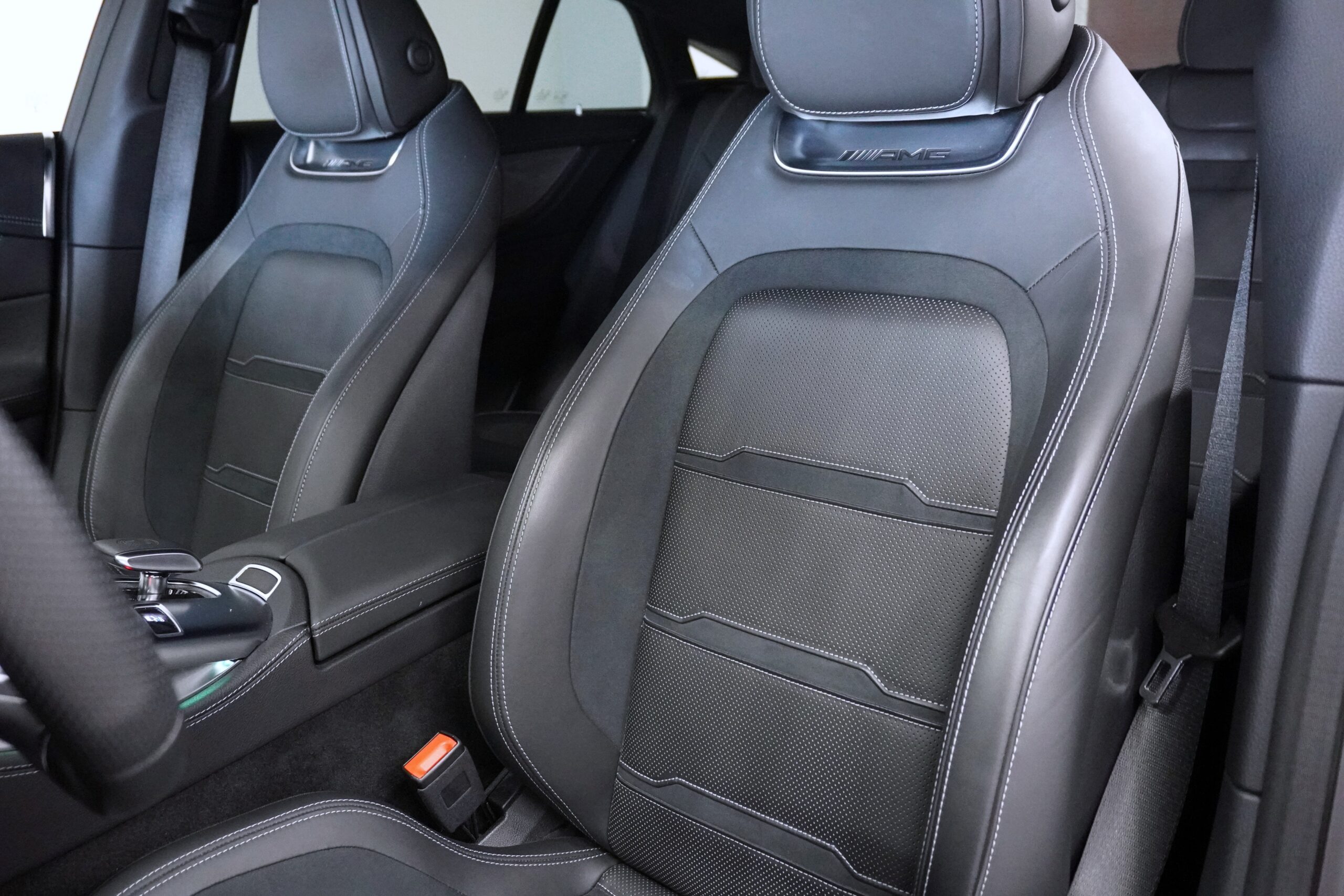 メルセデスAMG GT43 4マチック+