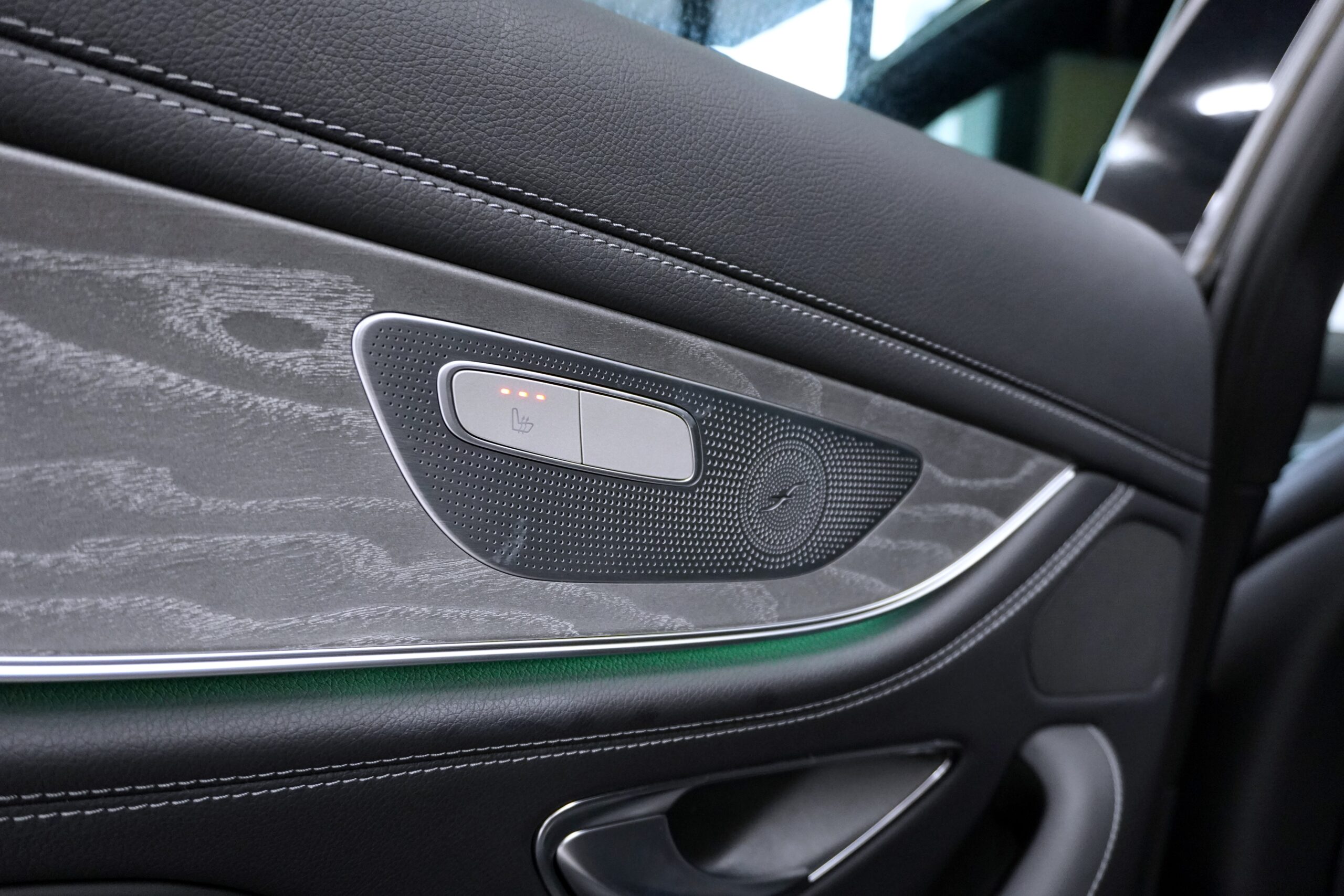 メルセデスAMG GT43 4マチック+