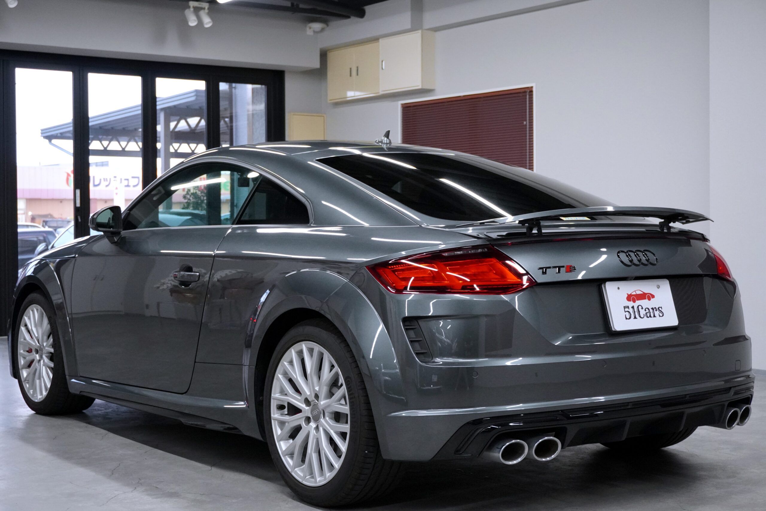 アウディ TTSクーペ ベースグレード