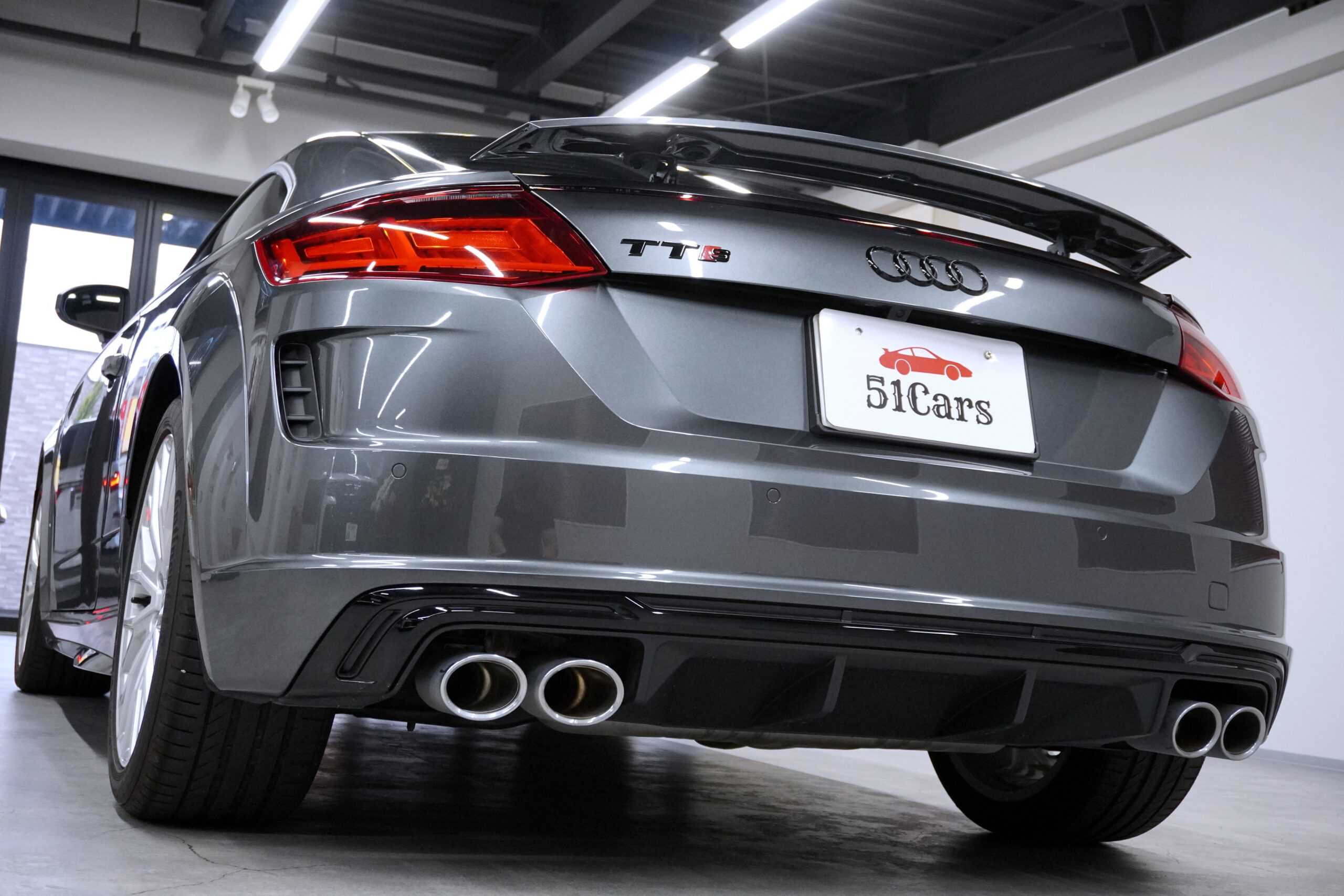 アウディ TTSクーペ ベースグレード