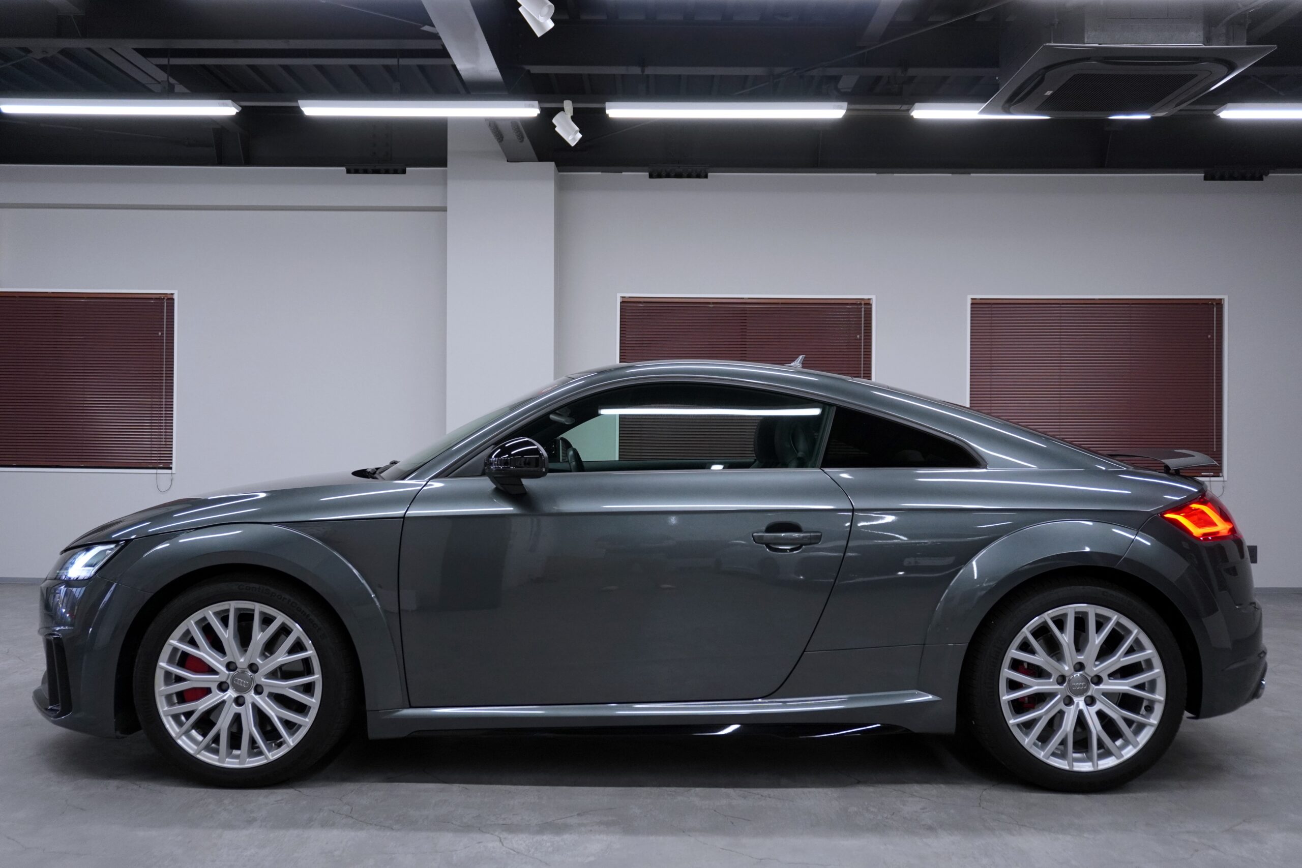 アウディ TTSクーペ ベースグレード