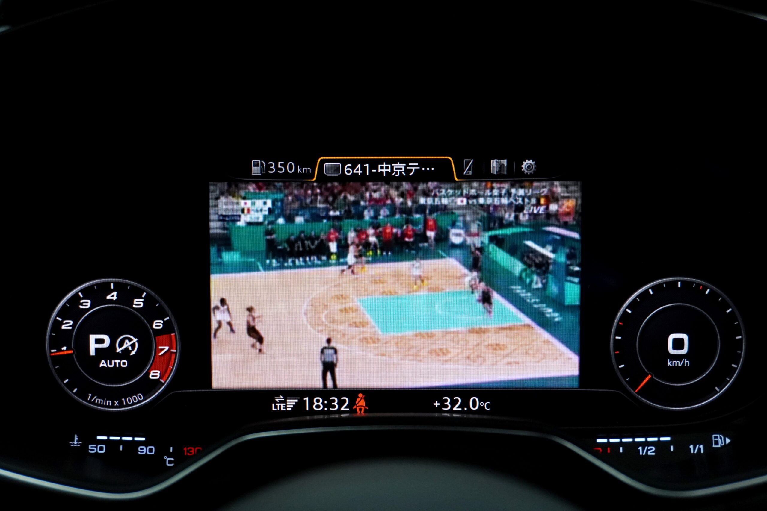 アウディ TTSクーペ ベースグレード