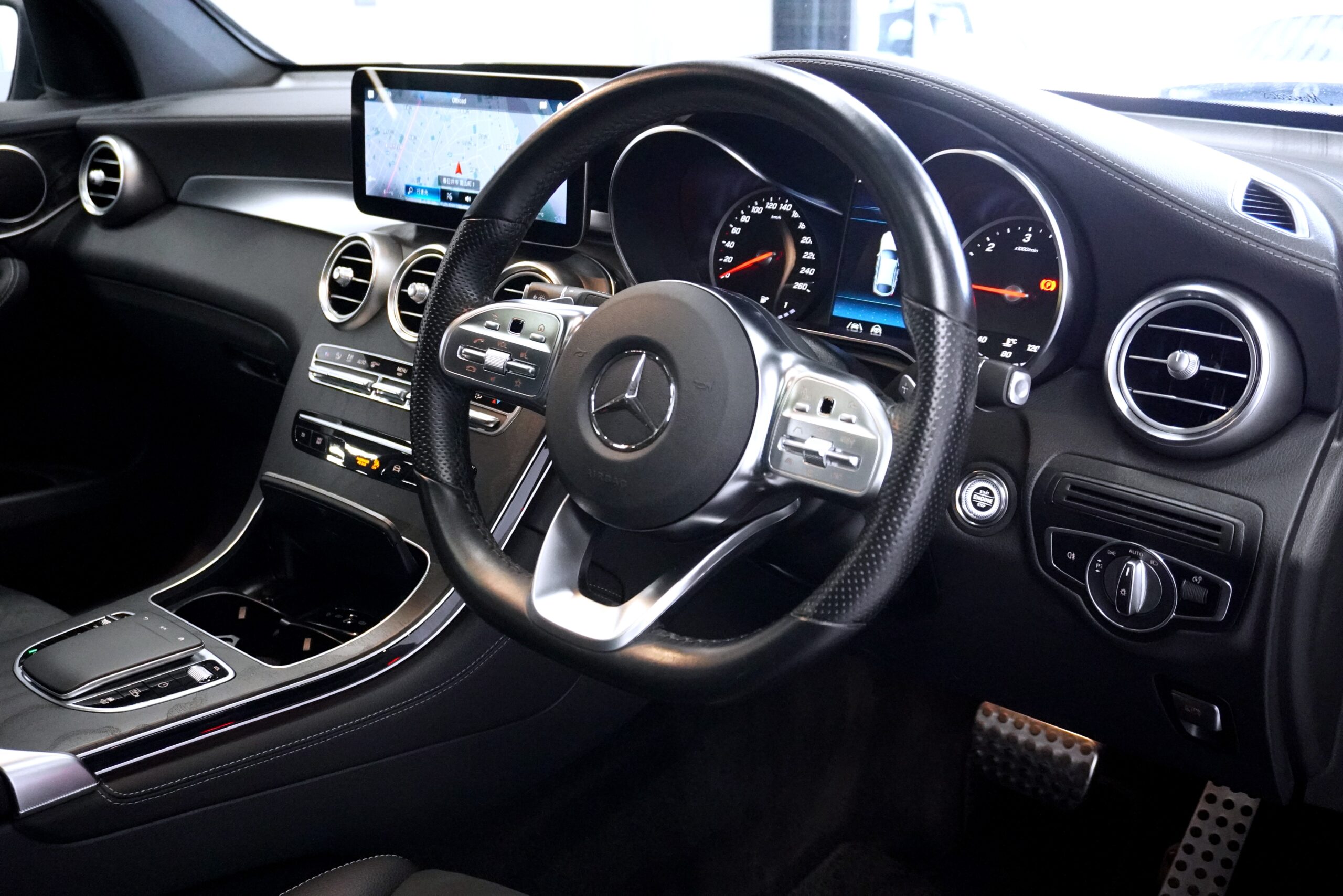 メルセデスベンツ GLC220d 4マチッククーペ AMGライン