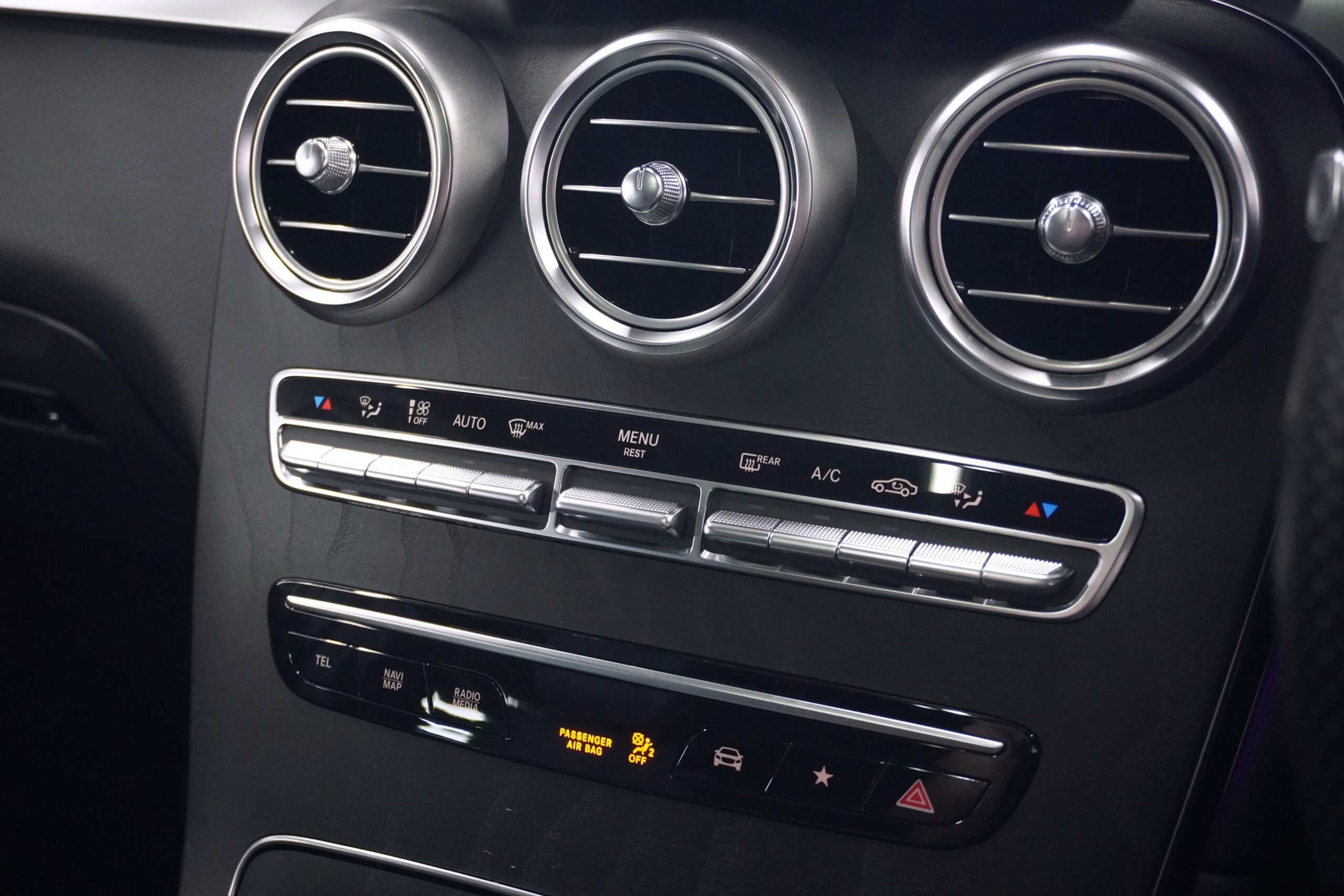 メルセデスベンツ GLC220d 4マチッククーペ AMGライン