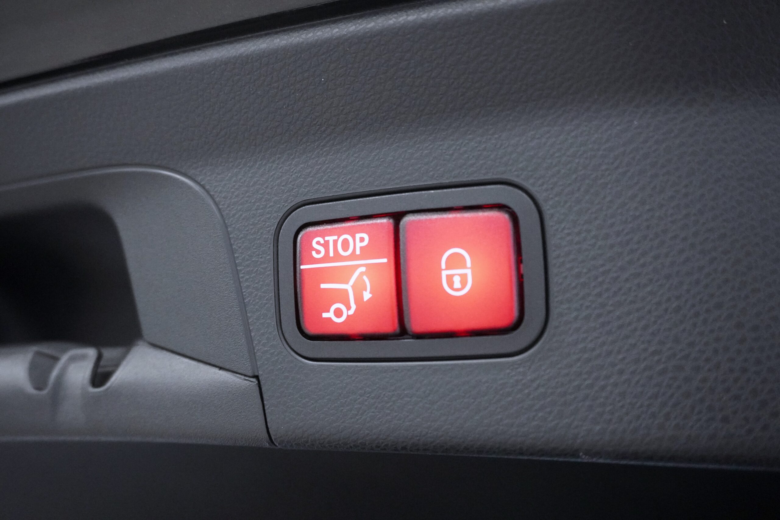 メルセデスベンツ GLC220d 4マチッククーペ AMGライン